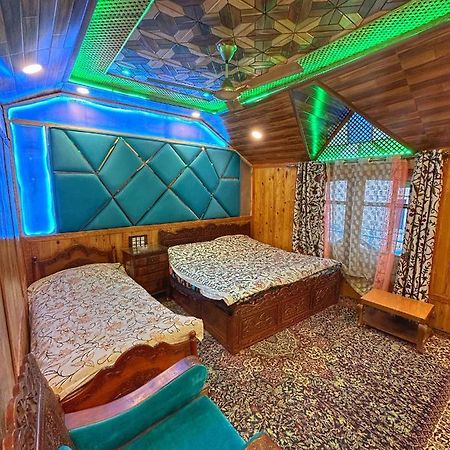 Exotic Young Shreen Houseboat Srinagar  Luaran gambar