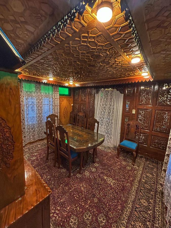 Exotic Young Shreen Houseboat Srinagar  Luaran gambar