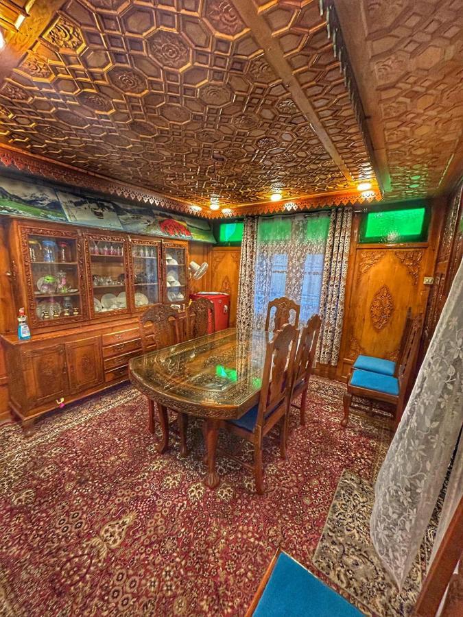 Exotic Young Shreen Houseboat Srinagar  Luaran gambar