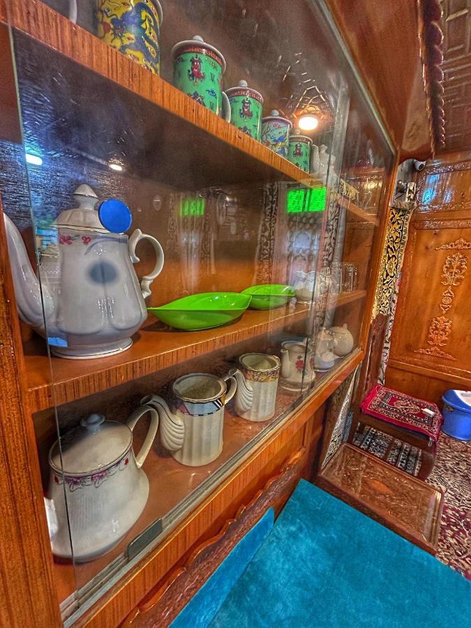 Exotic Young Shreen Houseboat Srinagar  Luaran gambar