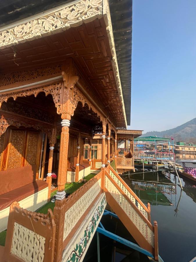 Exotic Young Shreen Houseboat Srinagar  Luaran gambar