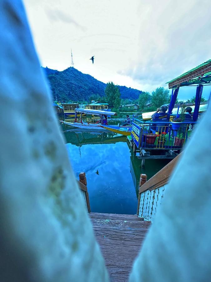 Exotic Young Shreen Houseboat Srinagar  Luaran gambar