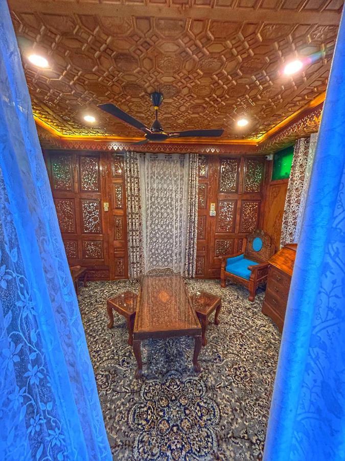 Exotic Young Shreen Houseboat Srinagar  Luaran gambar