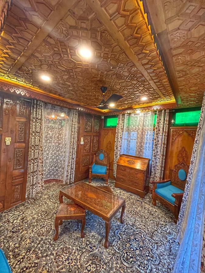 Exotic Young Shreen Houseboat Srinagar  Luaran gambar