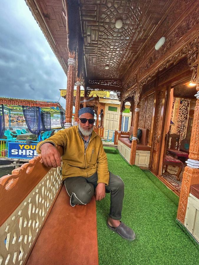 Exotic Young Shreen Houseboat Srinagar  Luaran gambar