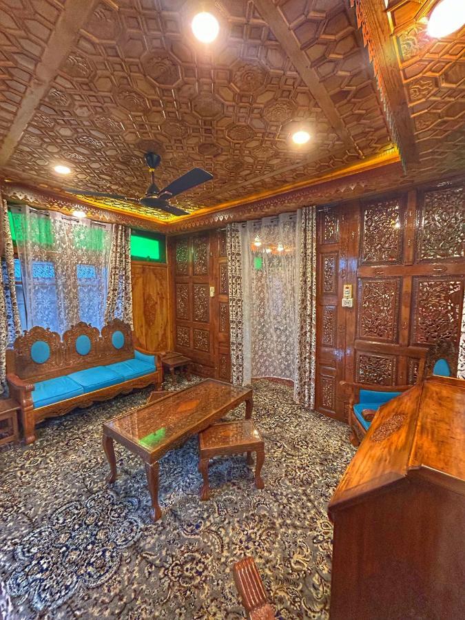 Exotic Young Shreen Houseboat Srinagar  Luaran gambar