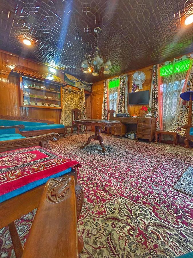 Exotic Young Shreen Houseboat Srinagar  Luaran gambar